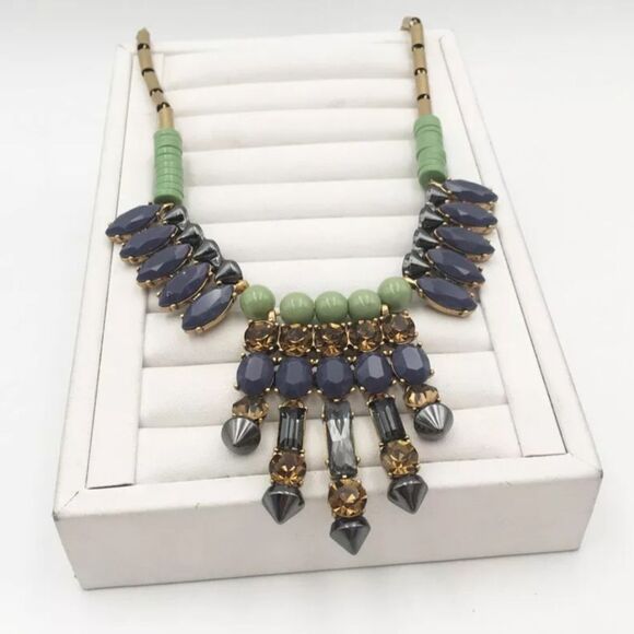 J.CREW GOLD TONE GREEN BLUE BROWN CUT CRYSTAL 18"-20" NECKLACE NWOT - Picture 2 of 3